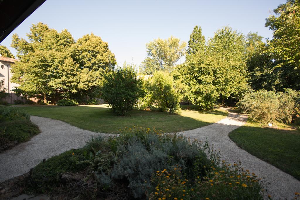 Locanda Dei Melograni Gossolengo ภายนอก รูปภาพ